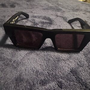 Very stylish off white sunglasses wore only once